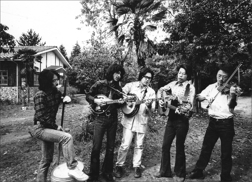 1974年(左から）細谷一郎、大塚努、大江田信、田中研二、佐久間順平